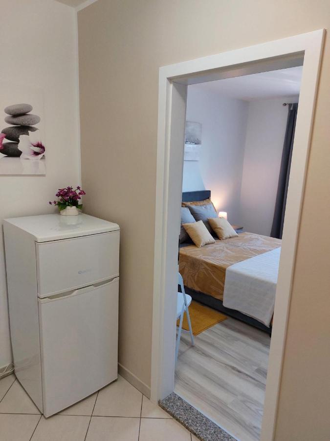 Room Violeta Ровинь Экстерьер фото