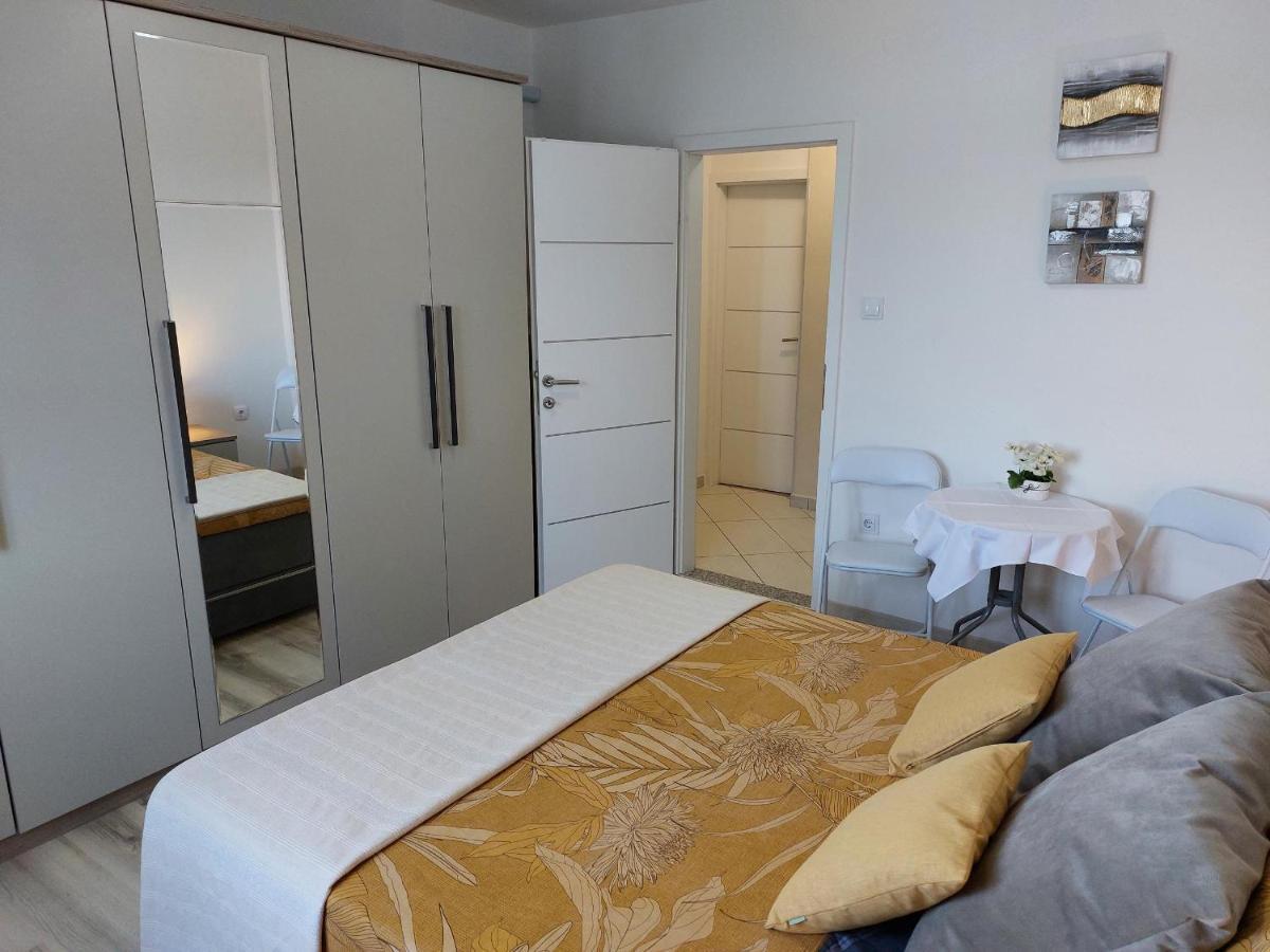 Room Violeta Ровинь Экстерьер фото