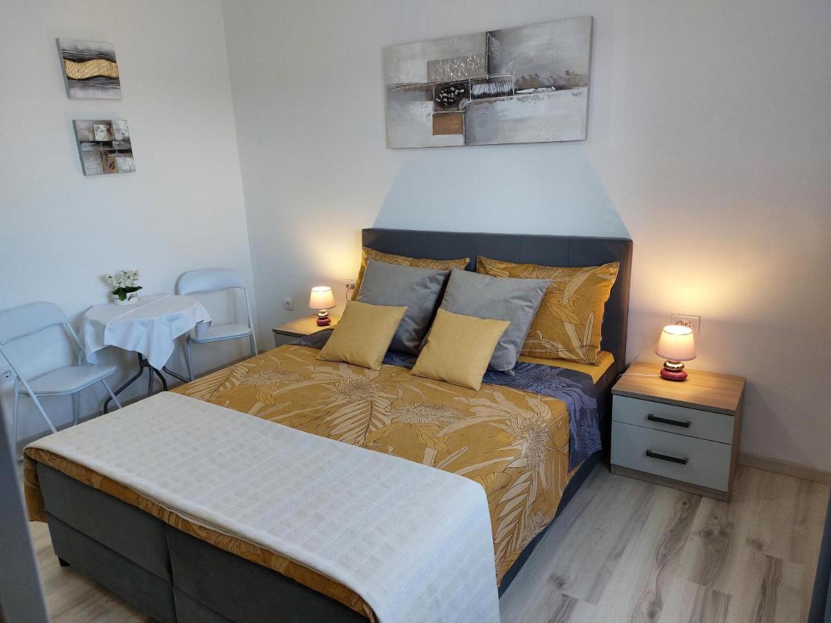 Room Violeta Ровинь Экстерьер фото